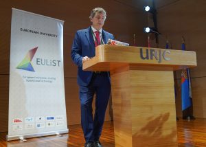 César Cáceres presents Power Ü in Aranjuez